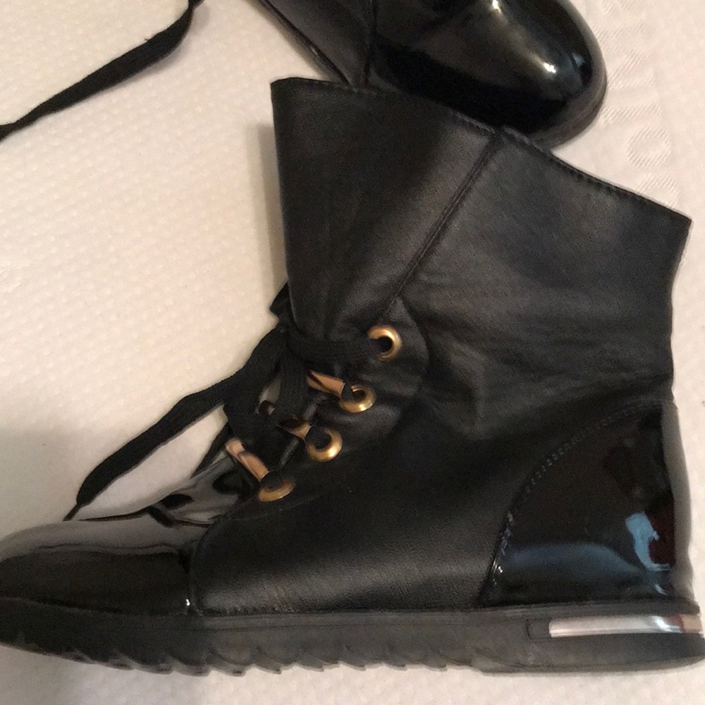 Boots - Picture 2 of 6